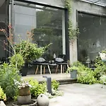 Urban Rosa Cafe&Inn