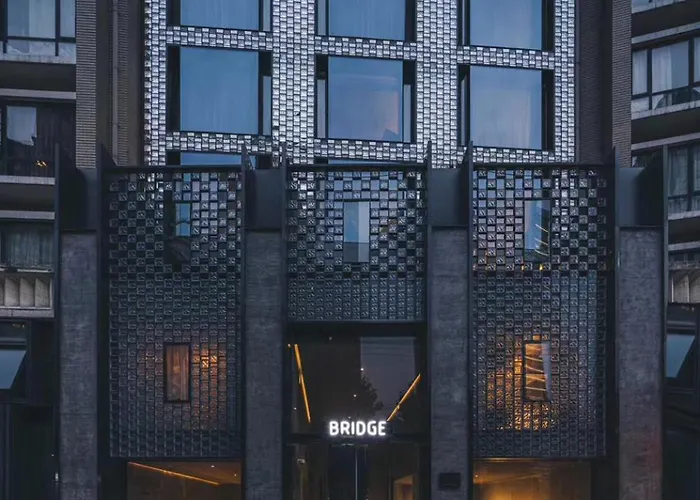 Neobridge Hotel