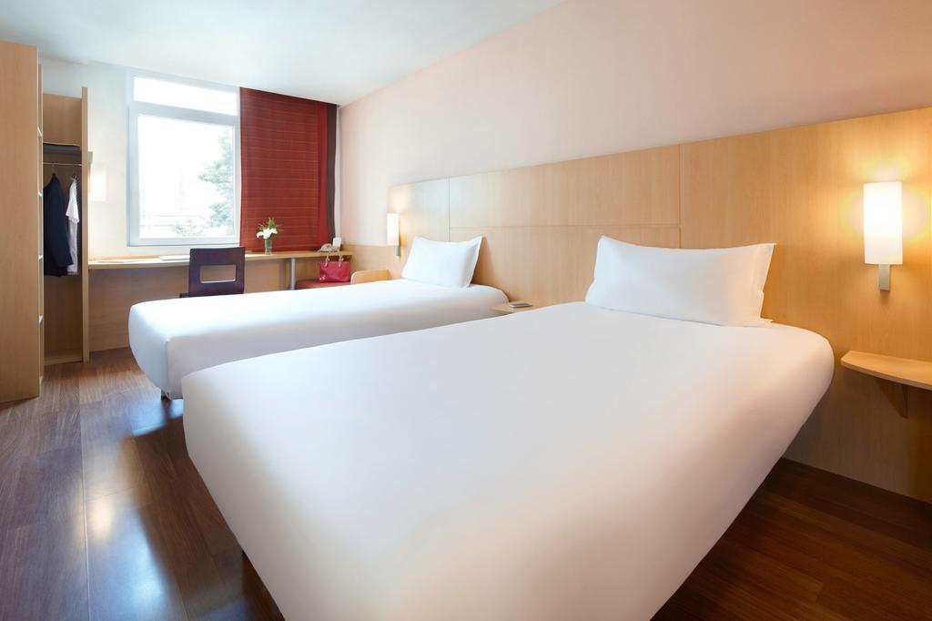 Otel Ibis Jinshajiang 4*