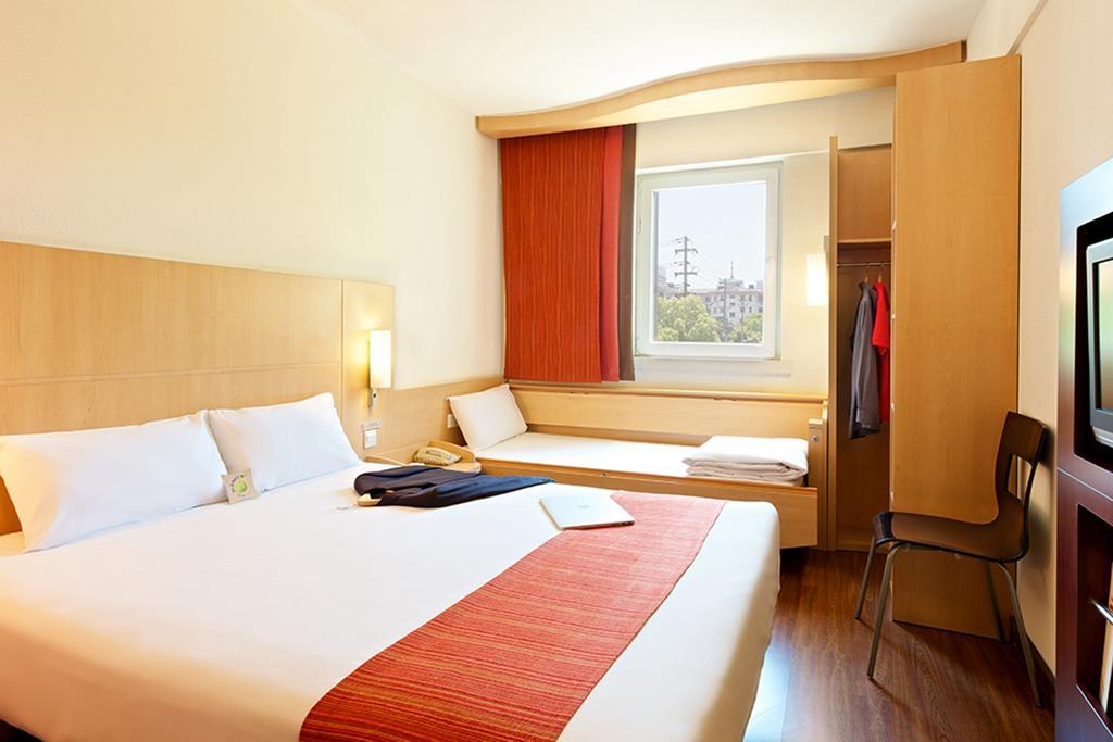 Otel Ibis Jinshajiang 4*
