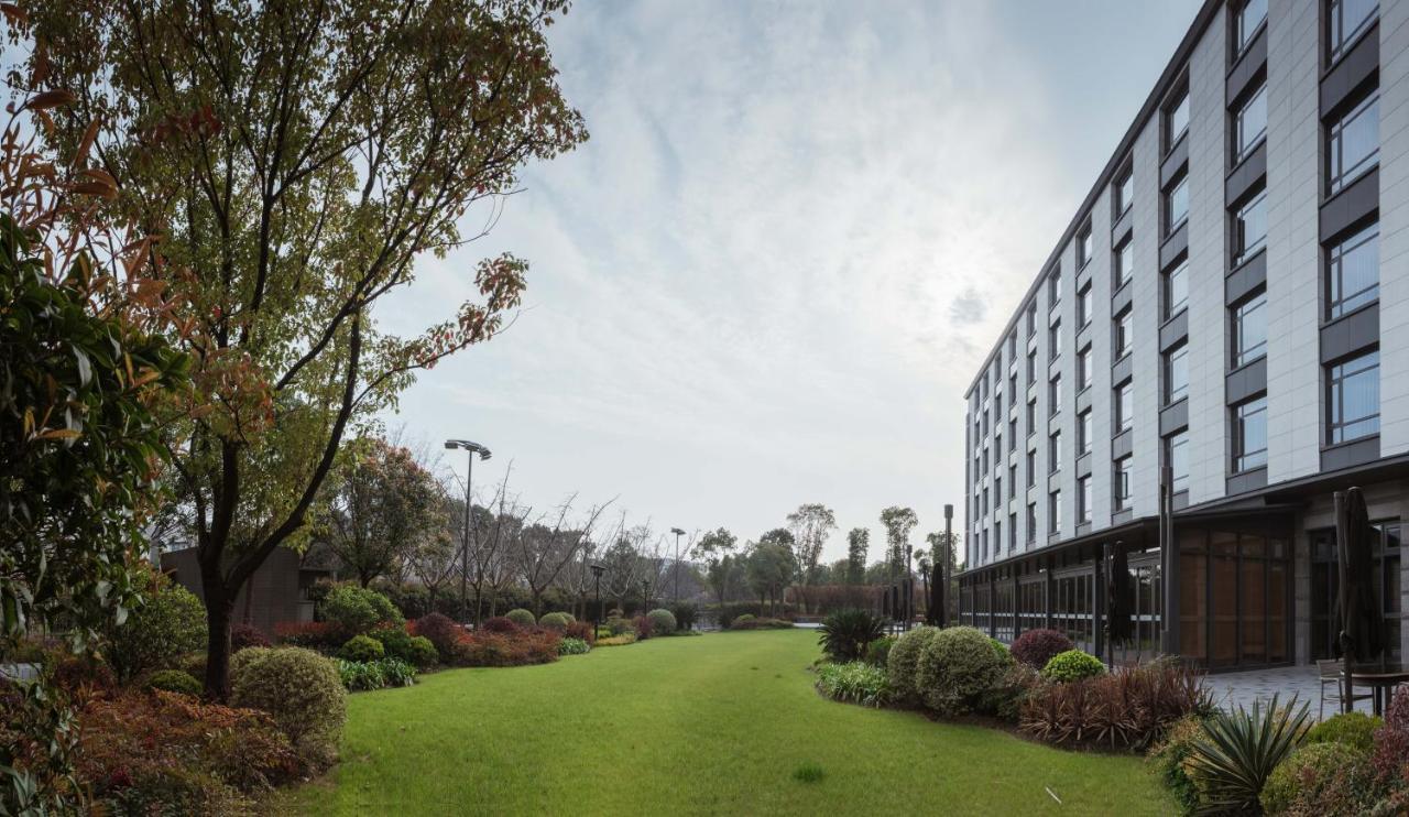 Khách sạn The Senz & 5*