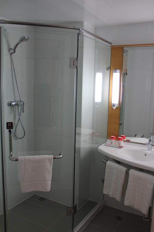 Ibis Jinshajiang Otel 4*