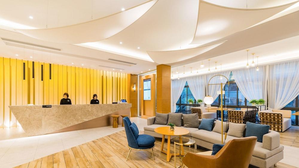 Atour Xujiahui 3*