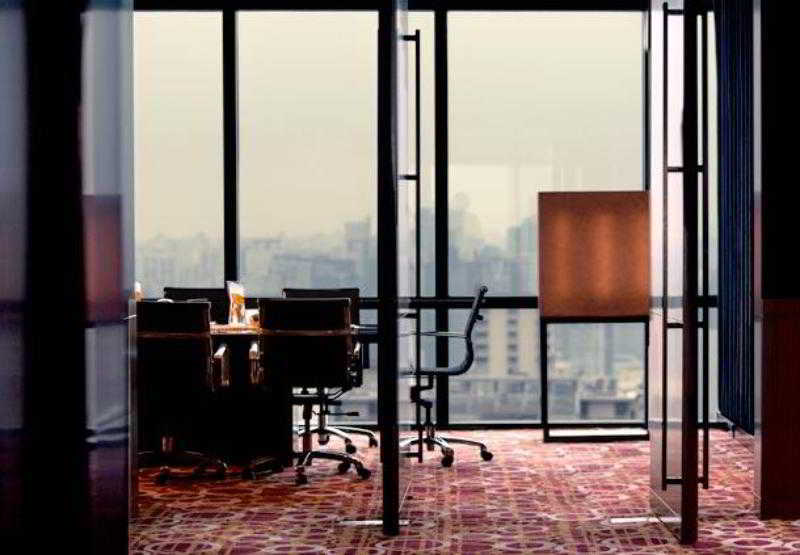Renaissance Zhongshan Park 5*