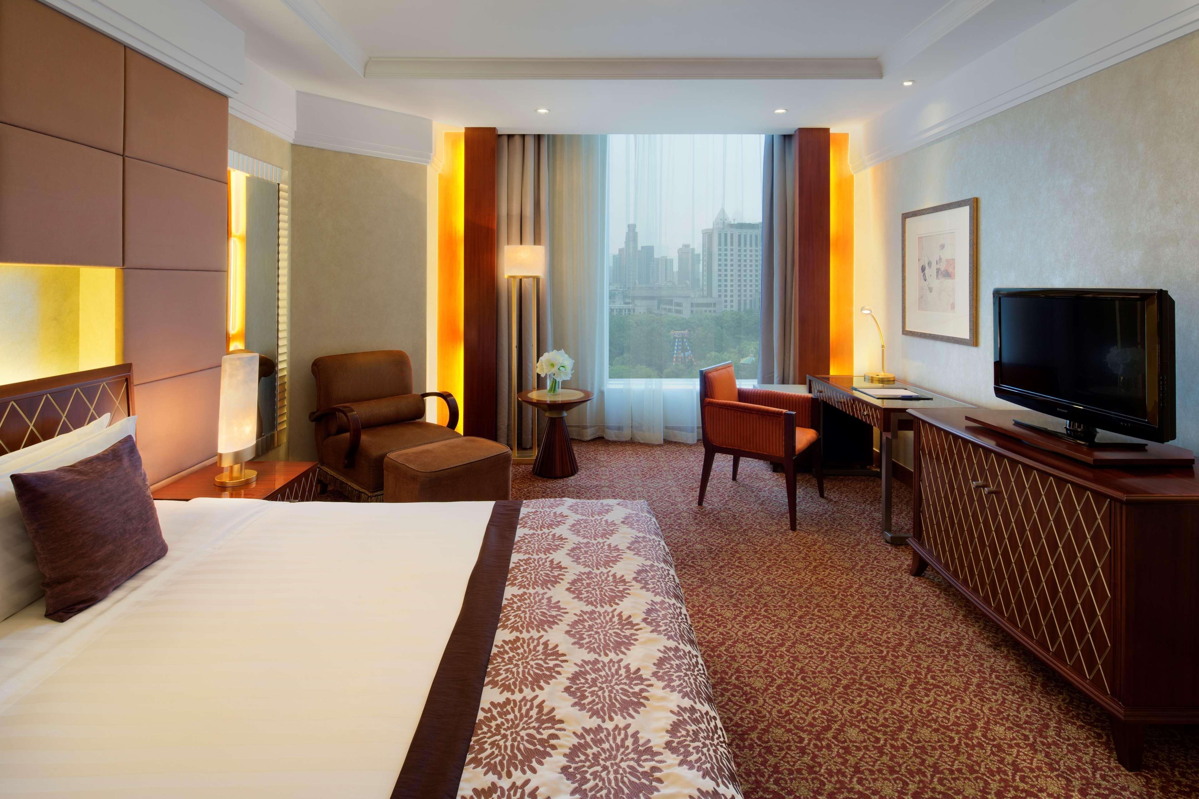 Radisson Blu New World Hotel 5*