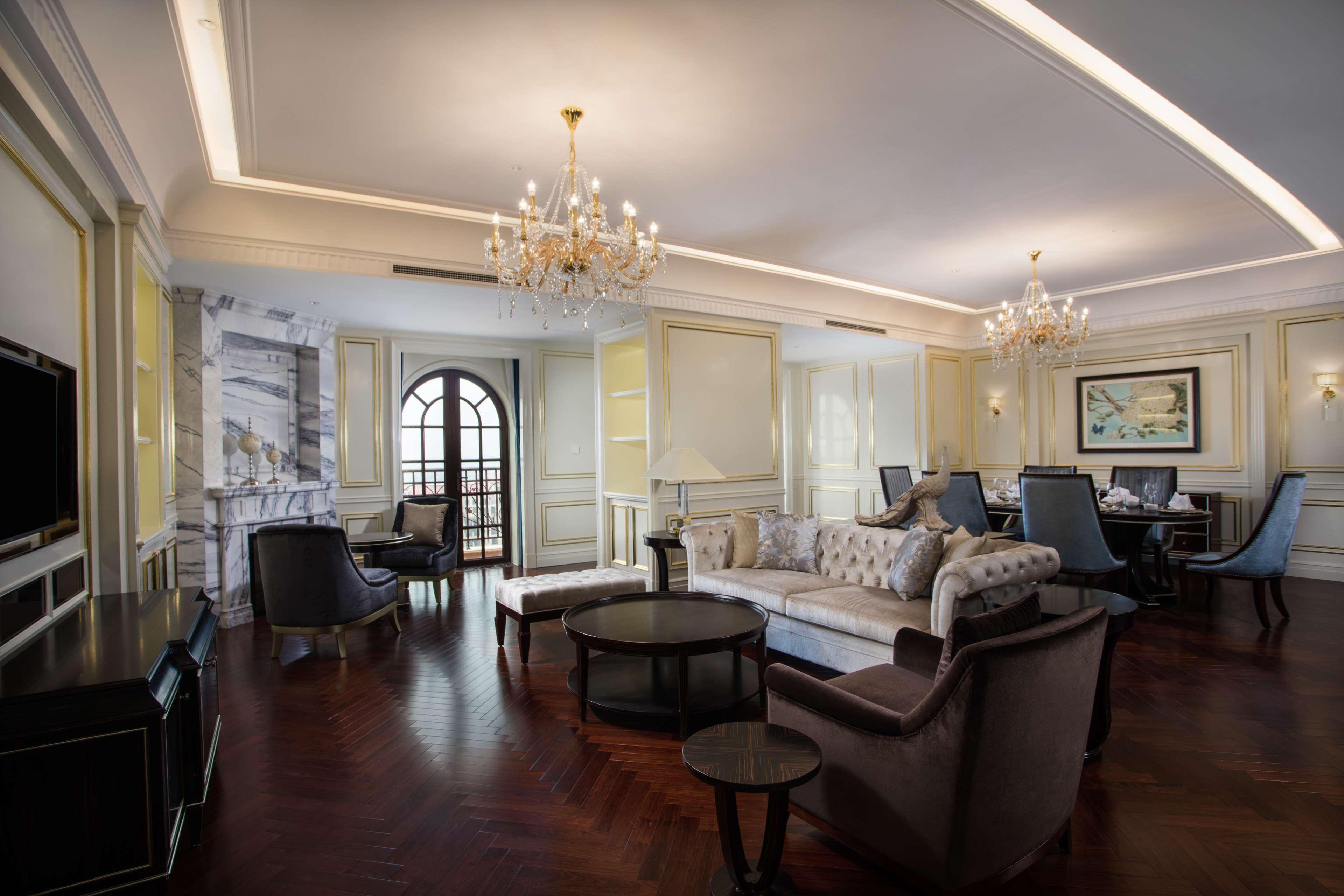 Radisson Blu Forest Manor Hongqiao - Near Necc Hotel 5*