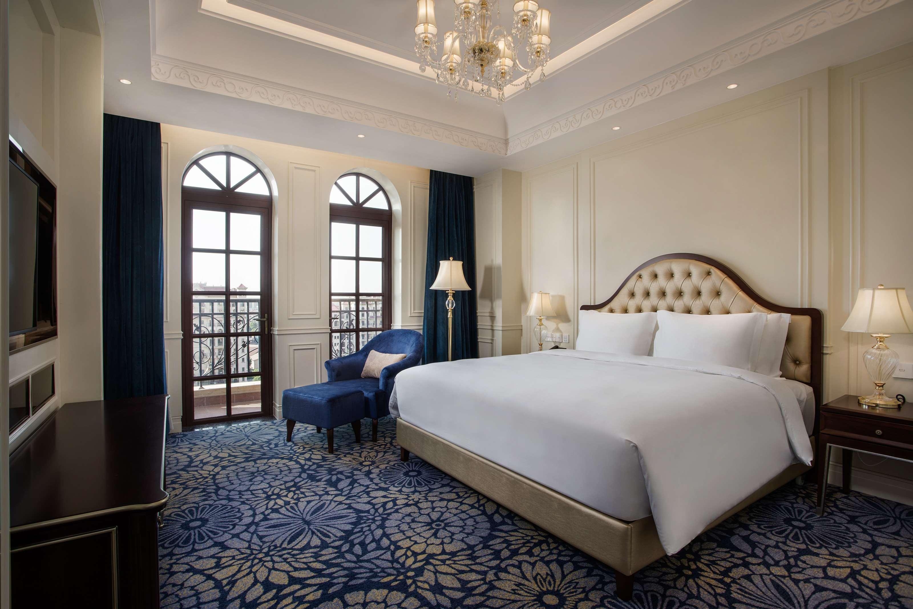Radisson Blu Forest Manor Hongqiao - Near Necc 5* Shanghai