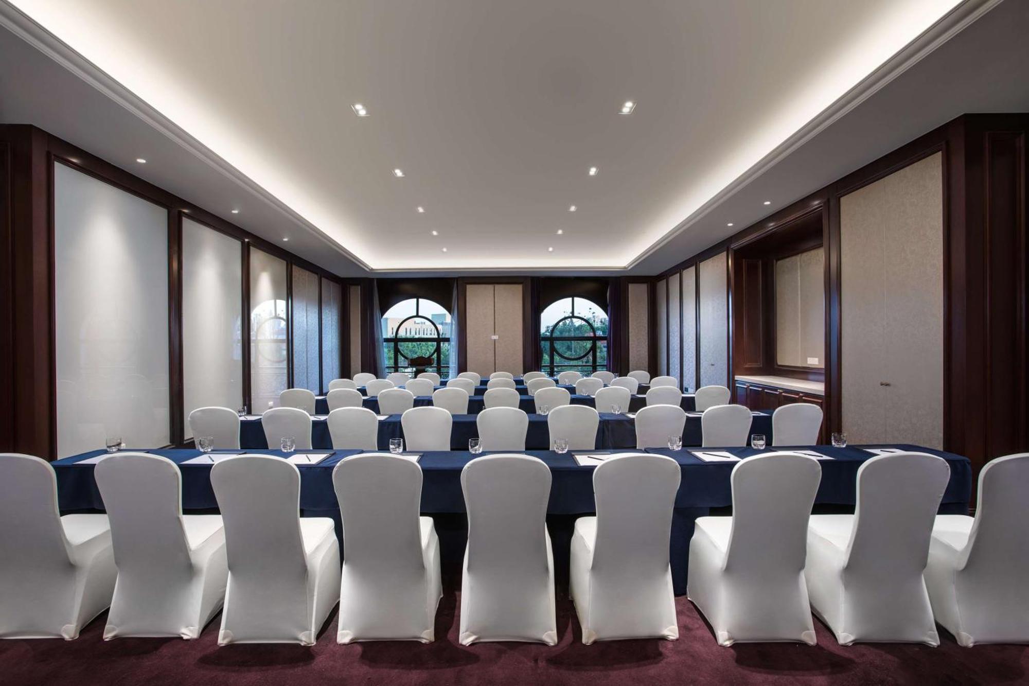 Radisson Blu Forest Manor Hongqiao - Near Necc Shanghai