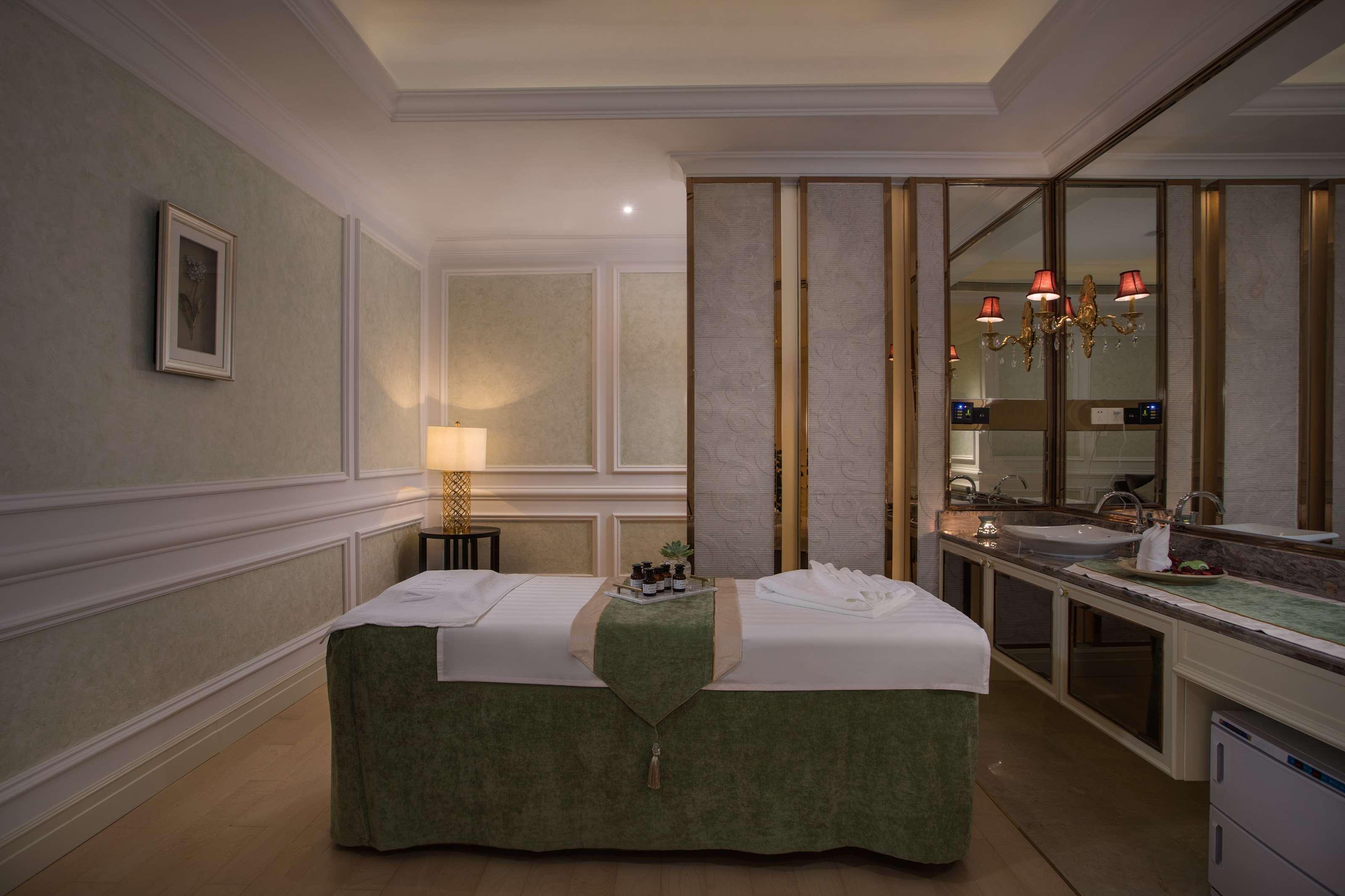 Hotel Radisson Blu Forest Manor Hongqiao - Near Necc