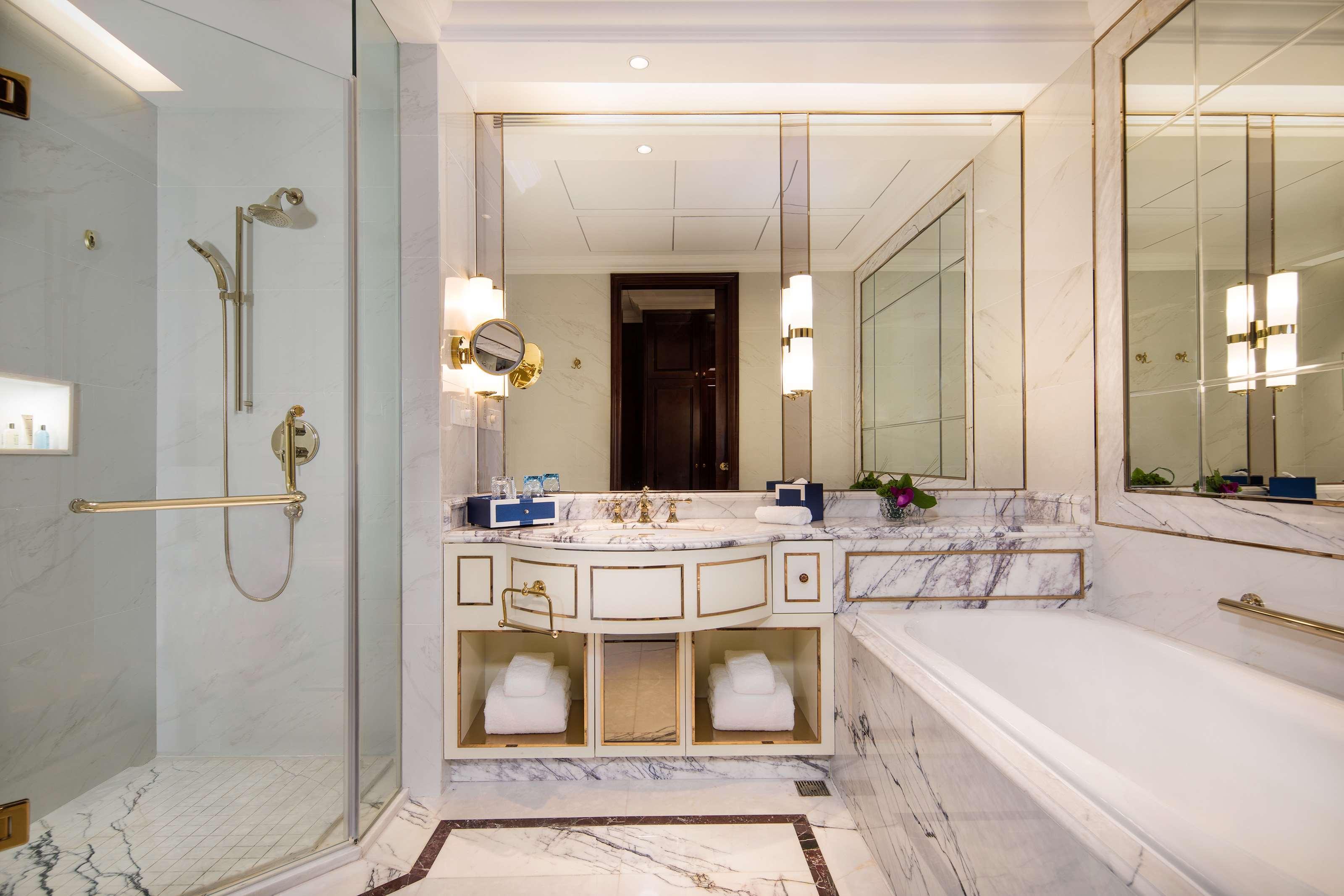 Radisson Blu Forest Manor Hongqiao - Near Necc Hotel