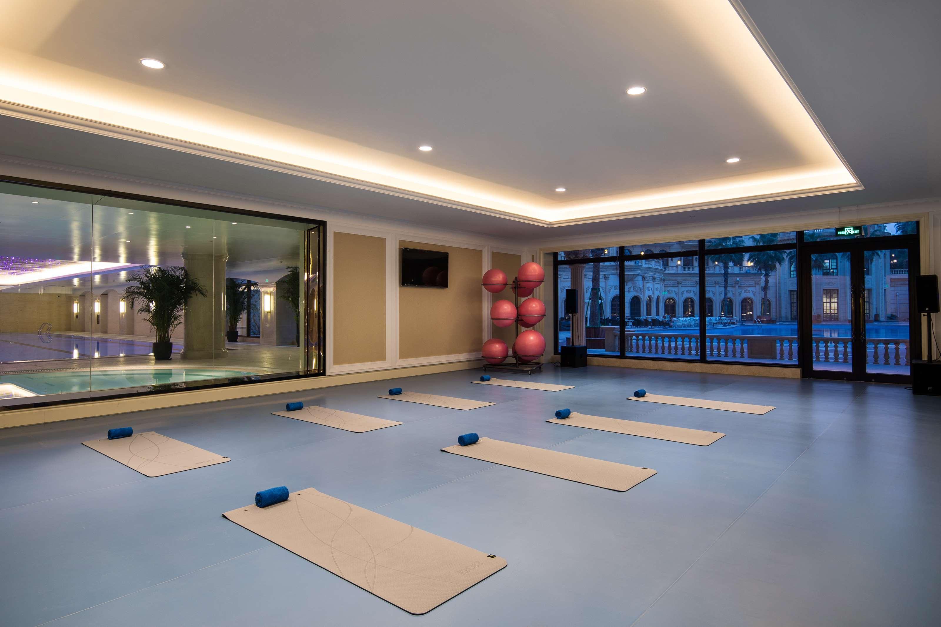 Radisson Blu Forest Manor Hongqiao - Near Necc 5*