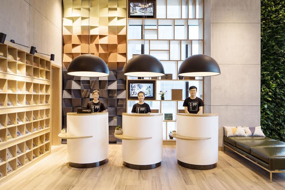 Atour Xujiahui Hotel
