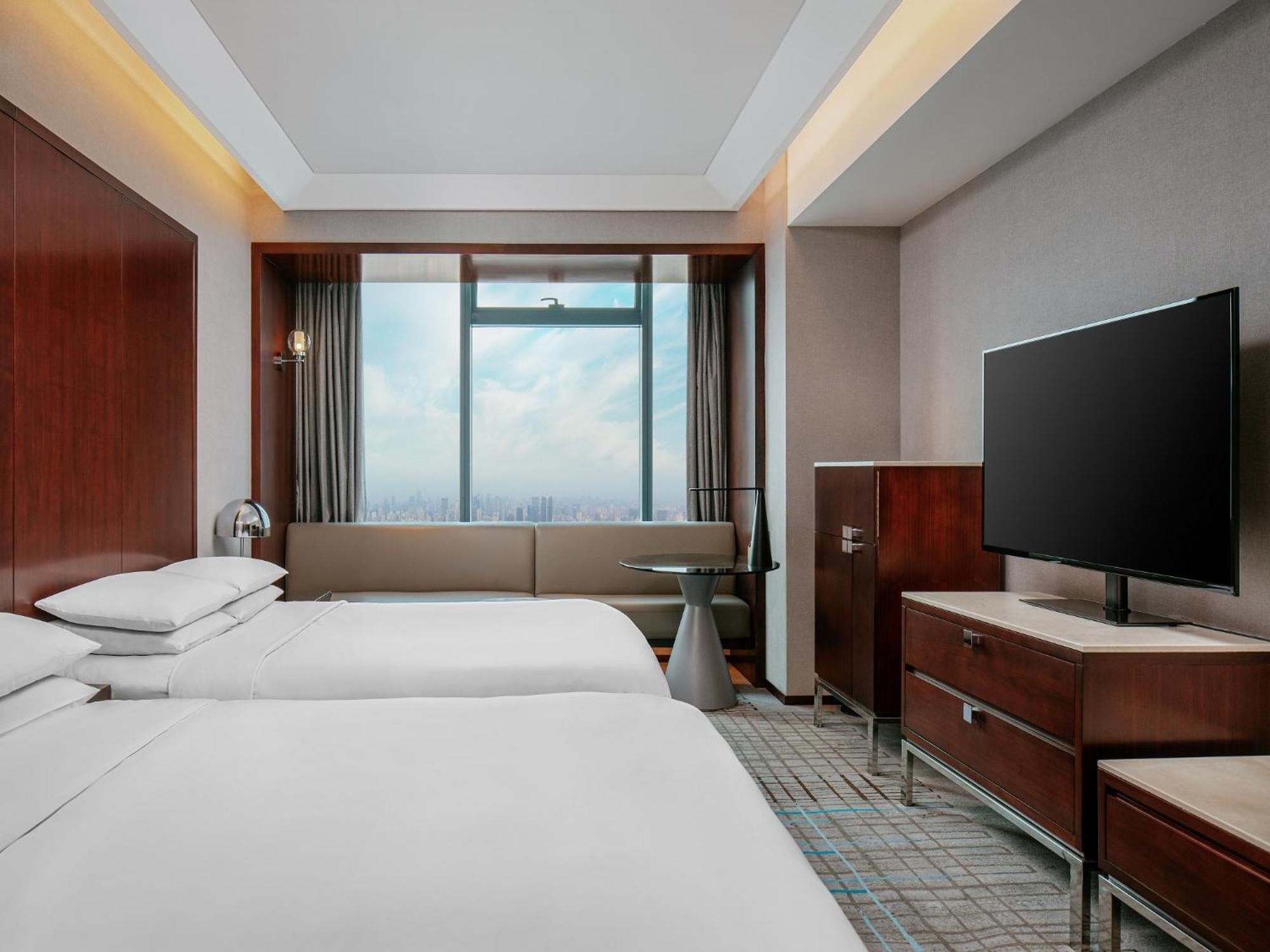 Hotel Renaissance Zhongshan Park 5*