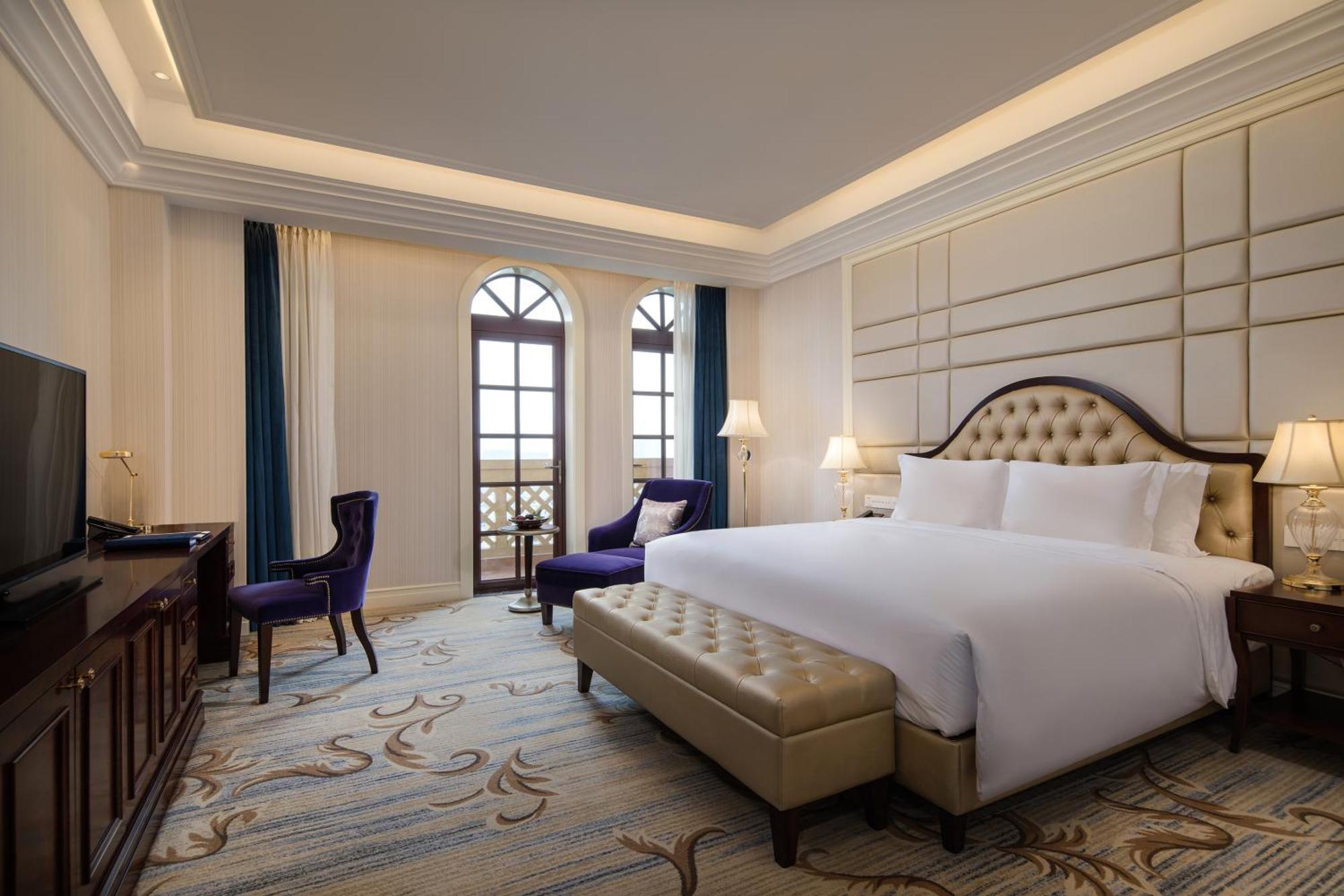 Hotel Radisson Blu Forest Manor Hongqiao - Near Necc 5*