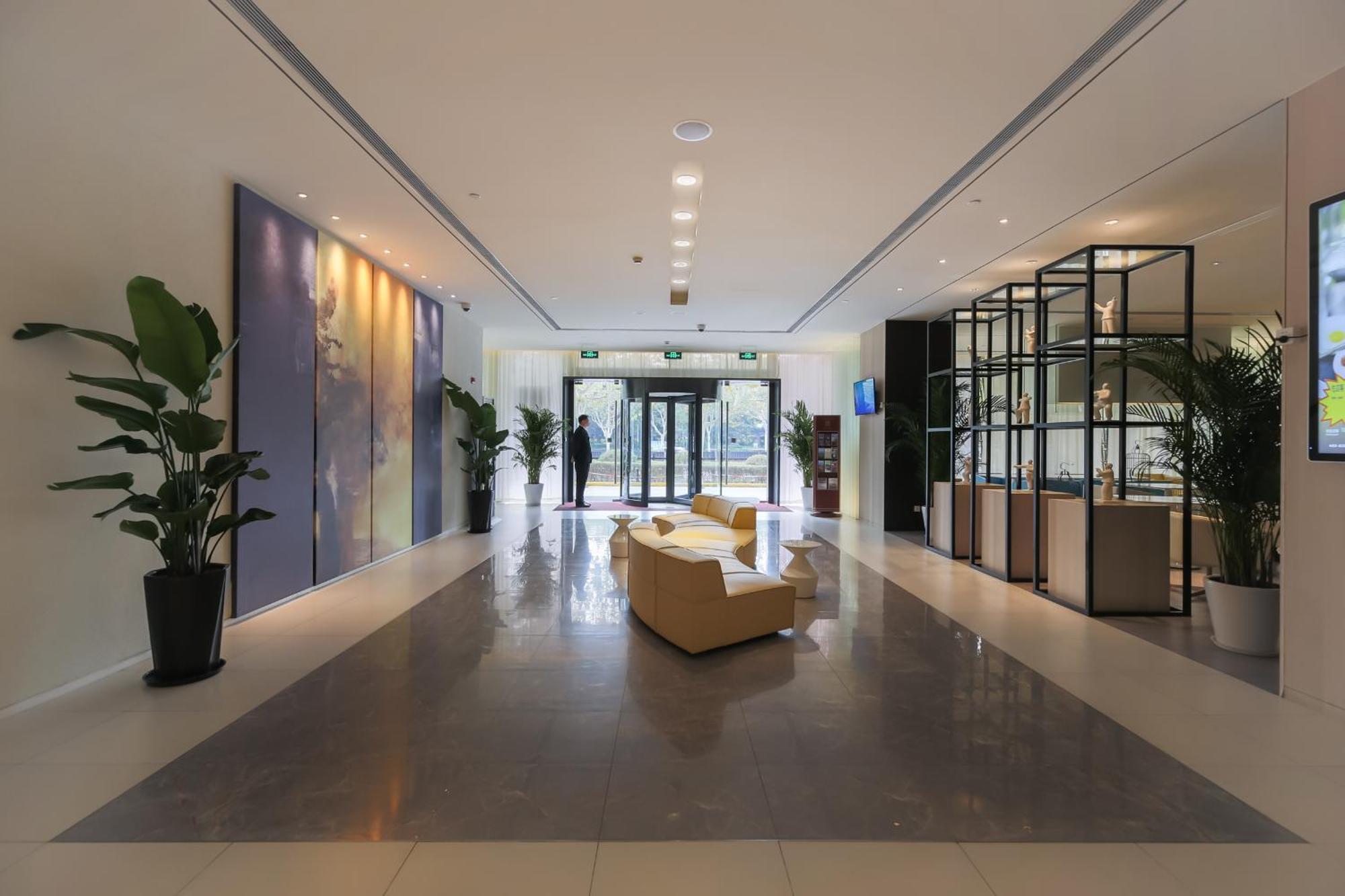 Hotel Jin Jiang Metropolo Hua Ting 4*