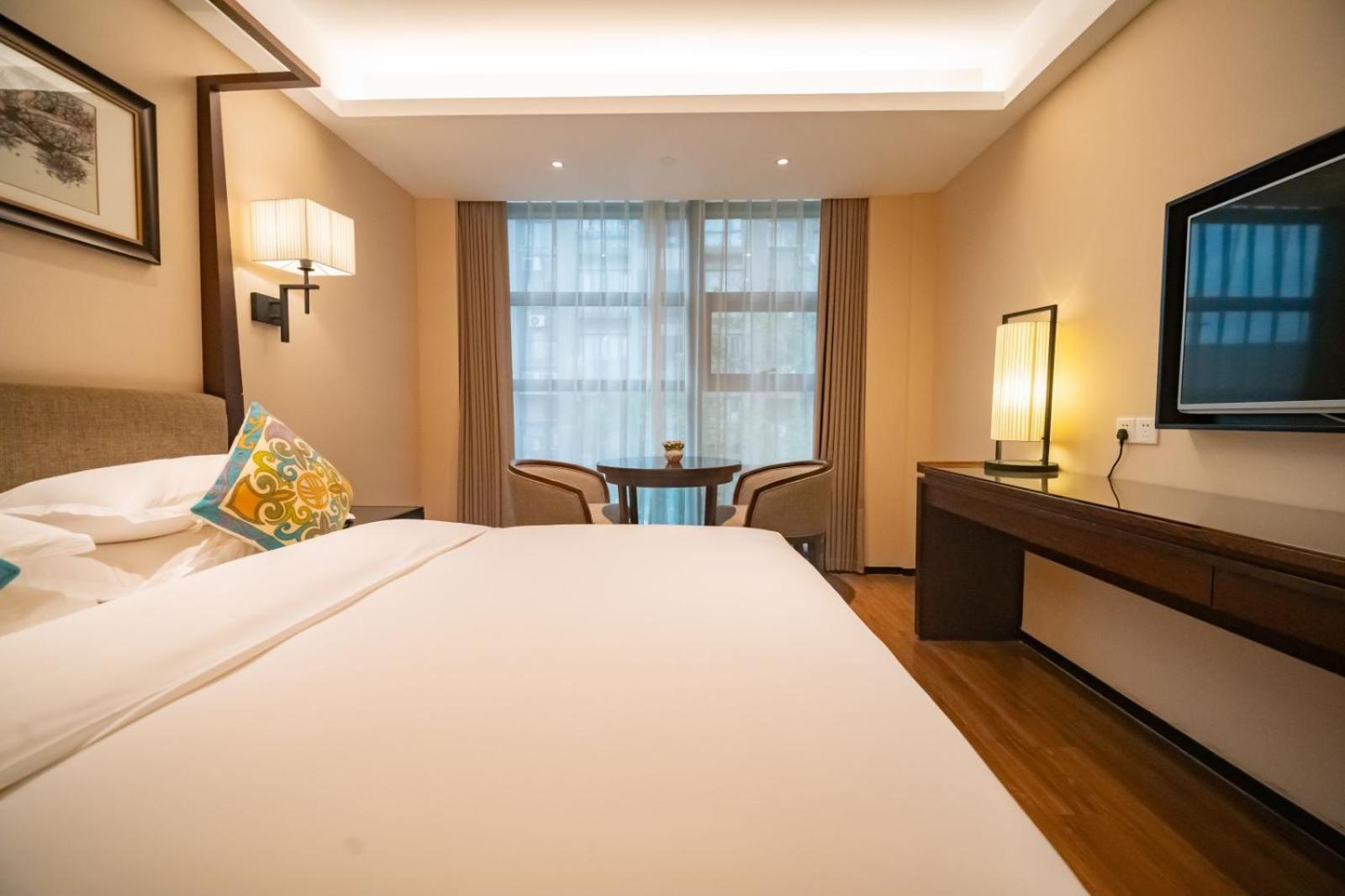 Hotel Ssaw Boutique South Xuhui Riyueguang 4*