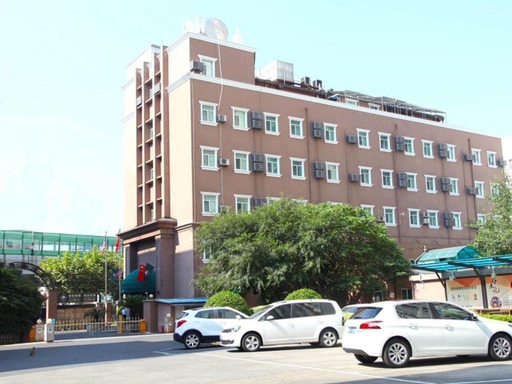 Hotel Greentree Zhongshan Hutai 3*