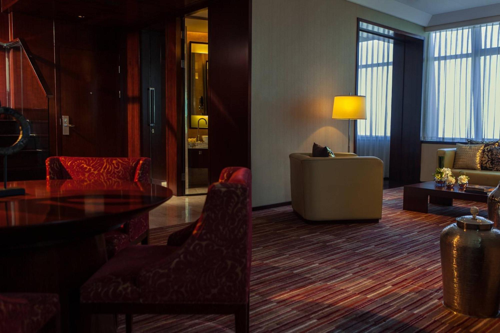 Renaissance Zhongshan Park Hotel 5*