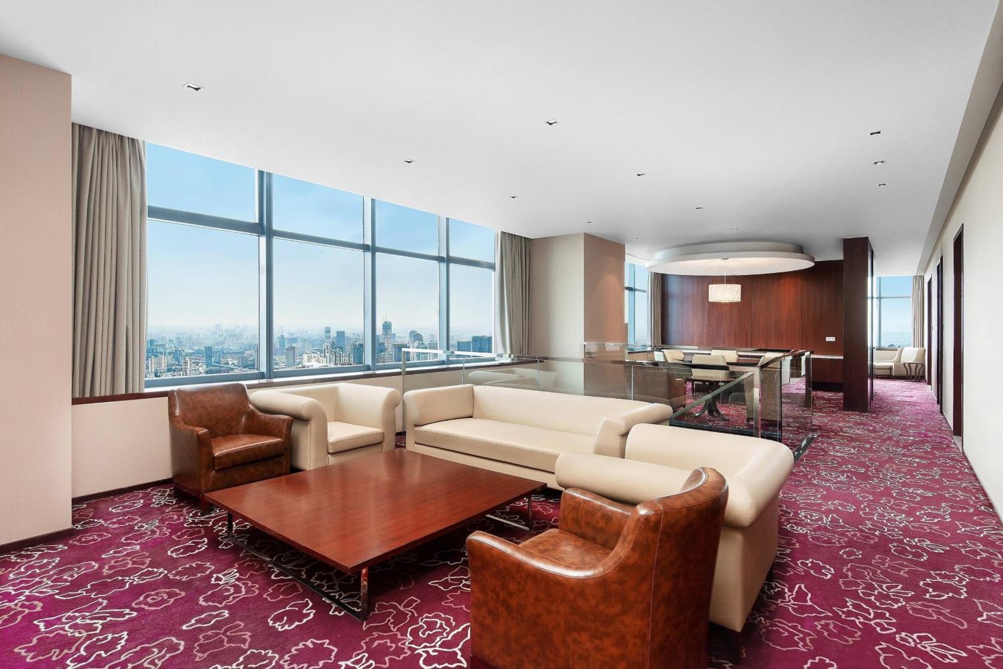 Hotel Renaissance Zhongshan Park 5*