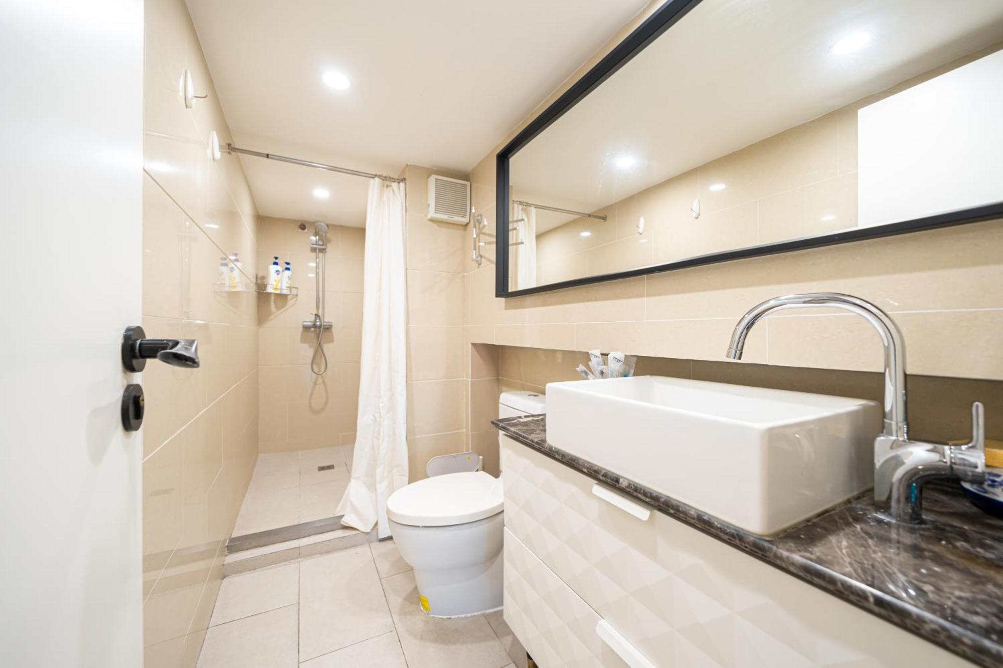 Hills & Lotus Base Near Necc & Hongqiao Railway Station Suitable For Family&business