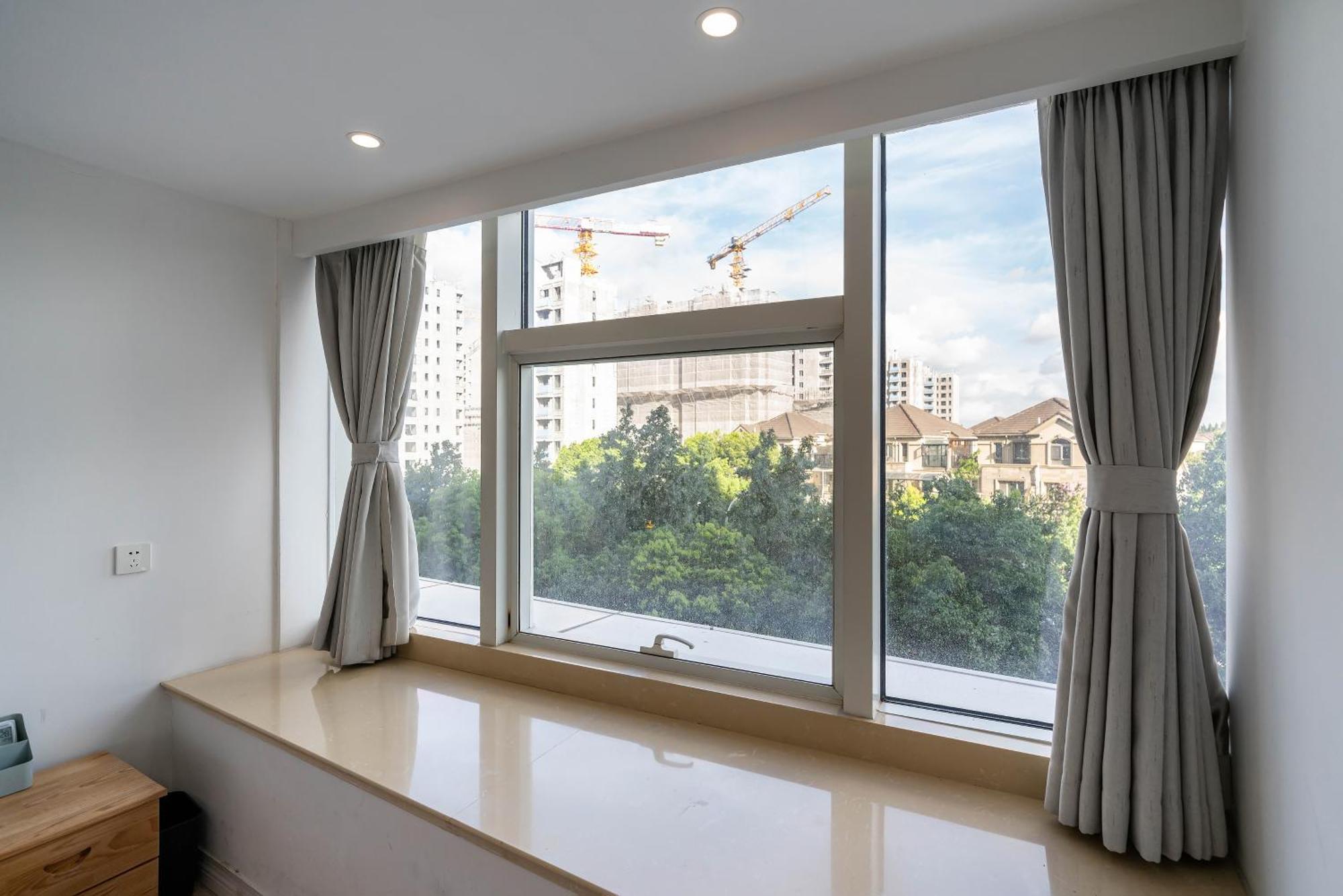 Hills & Lotus Base Near Necc & Hongqiao Railway Station Suitable For Family&business Apartment