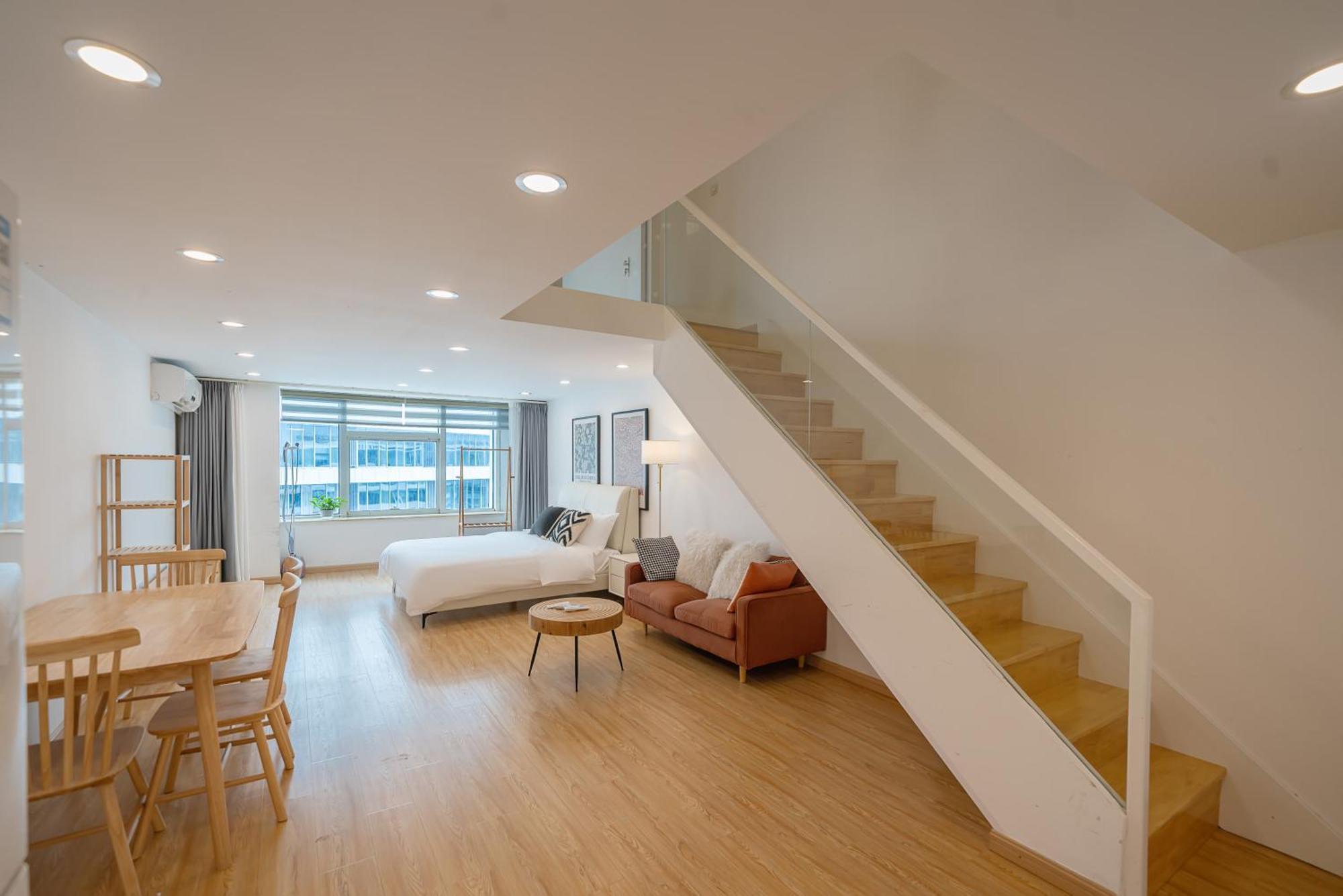 Hills & Lotus Base Near Necc & Hongqiao Railway Station Suitable For Family&business