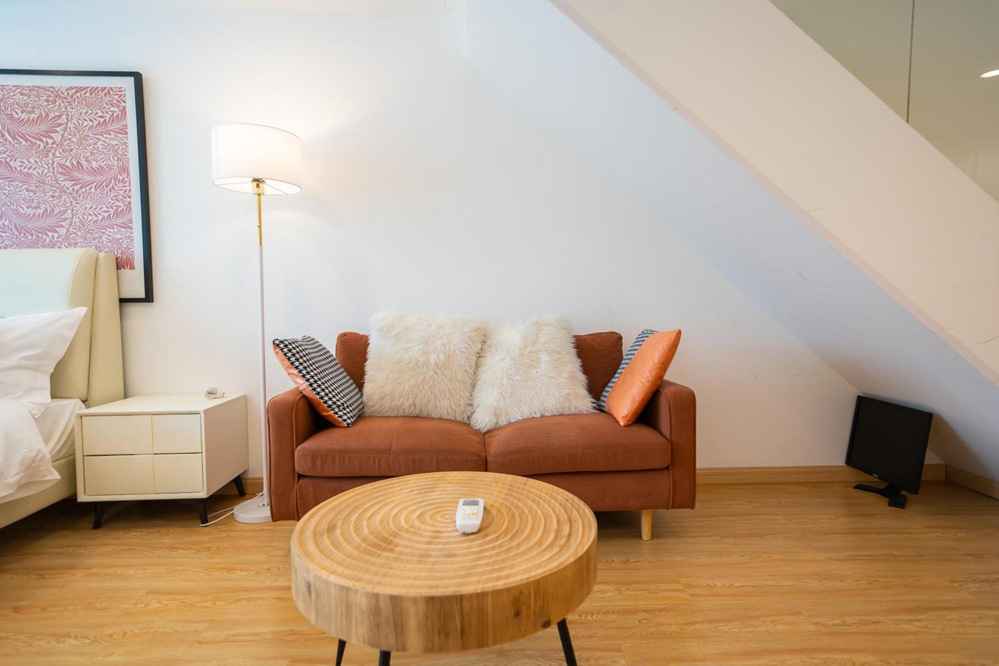 Hills & Lotus Base Near Necc & Hongqiao Railway Station Suitable For Family&business