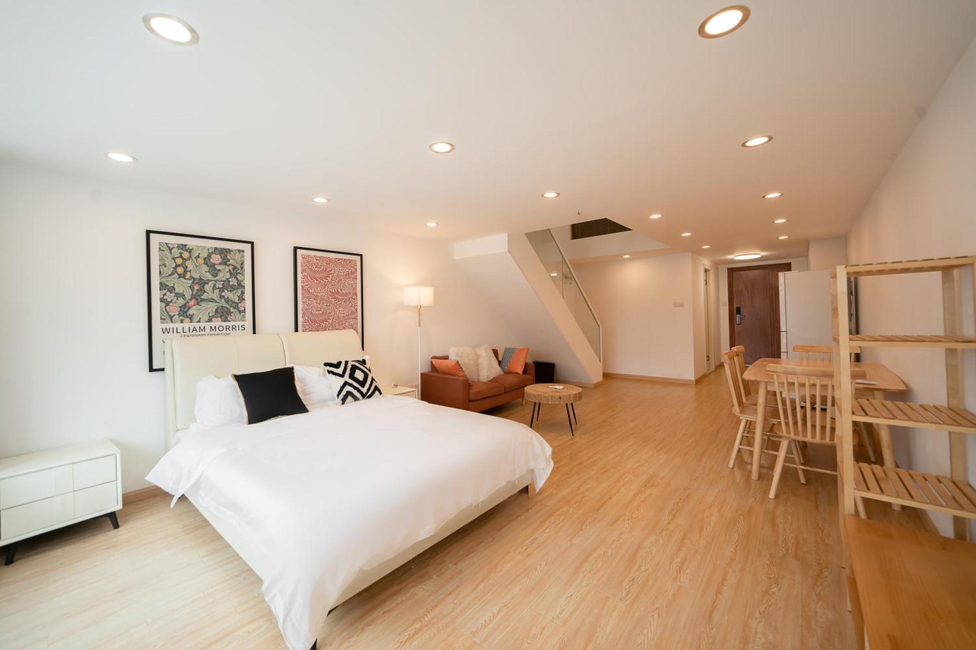 Apartment Hills & Lotus Base Near Necc & Hongqiao Railway Station Suitable For Family&business *