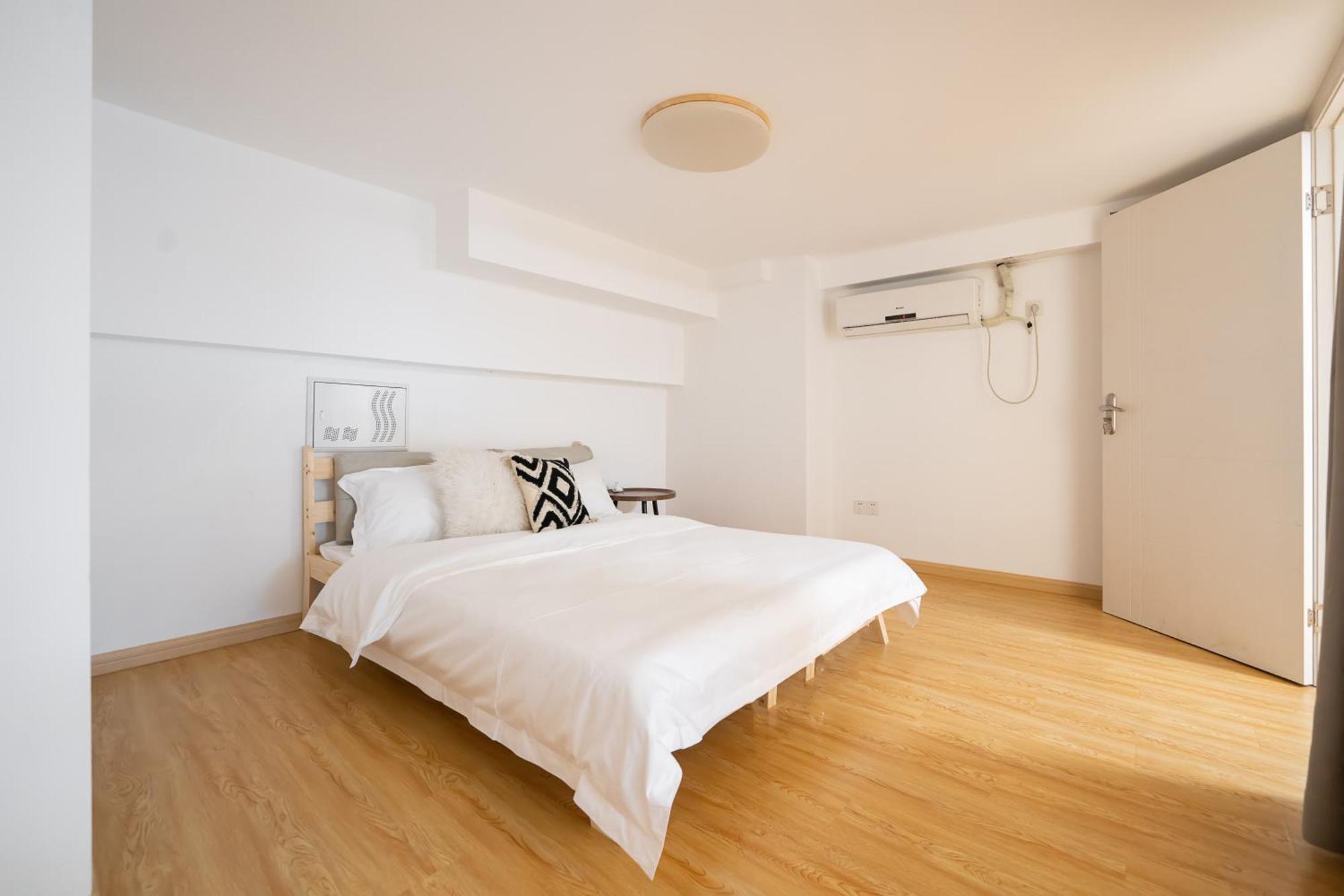 Hills & Lotus Base Near Necc & Hongqiao Railway Station Suitable For Family&business Apartment Shanghai