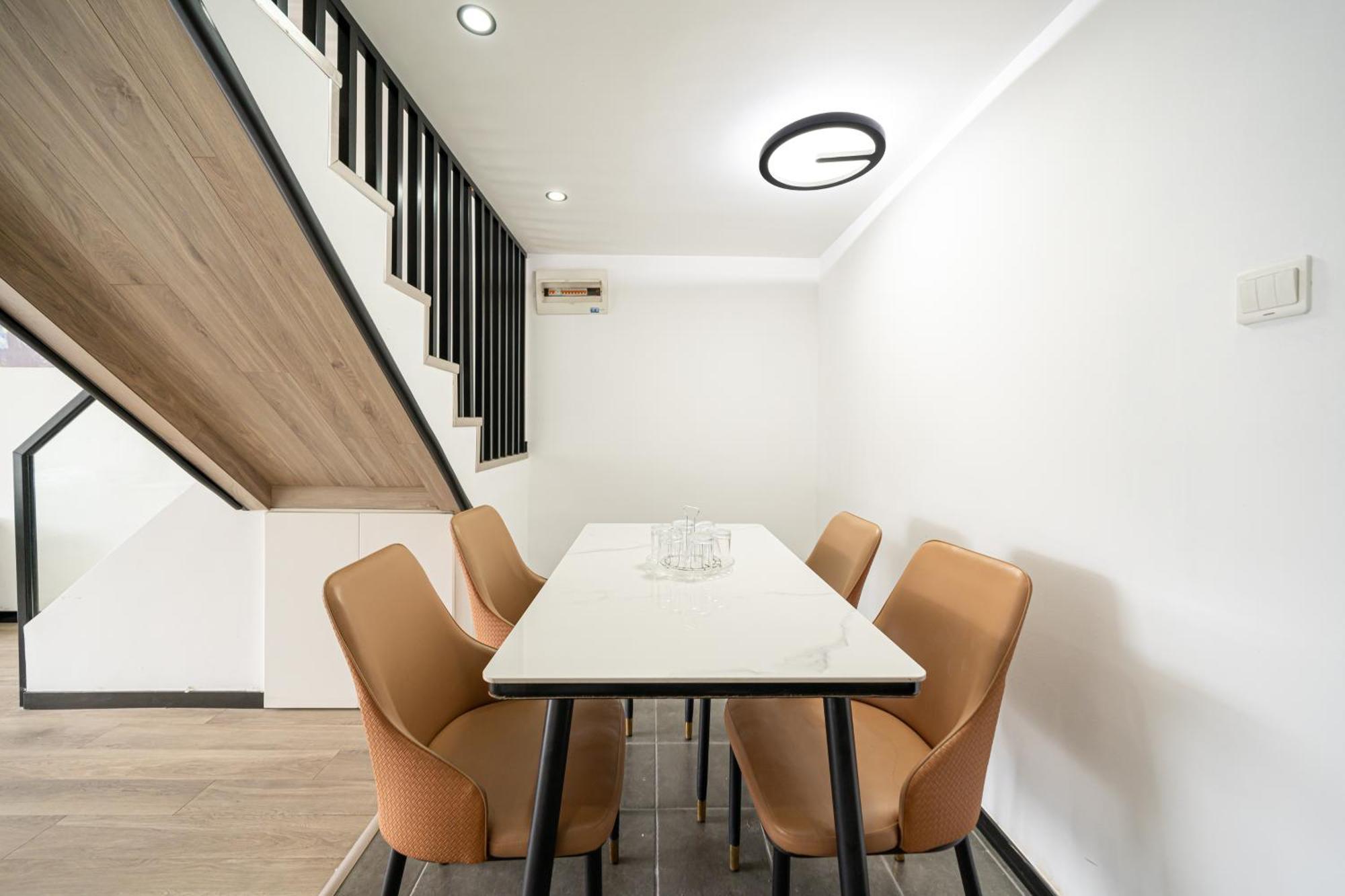 Hills & Lotus Base Near Necc & Hongqiao Railway Station Suitable For Family&business Shanghai