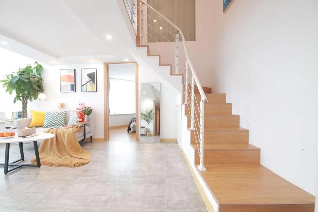Apartment Hills & Lotus Base Near Necc & Hongqiao Railway Station Suitable For Family&business *