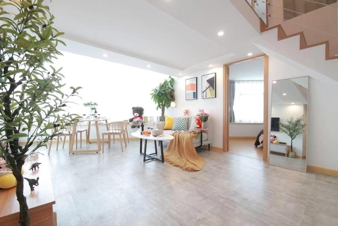 Apartment Hills & Lotus Base Near Necc & Hongqiao Railway Station Suitable For Family&business Shanghai