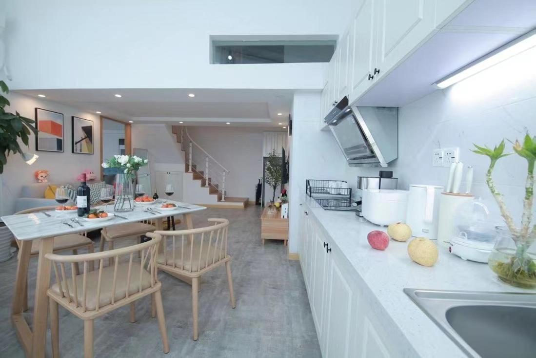 Hills & Lotus Base Near Necc & Hongqiao Railway Station Suitable For Family&business Shanghai