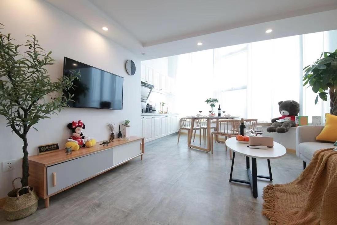 Hills & Lotus Base Near Necc & Hongqiao Railway Station Suitable For Family&business