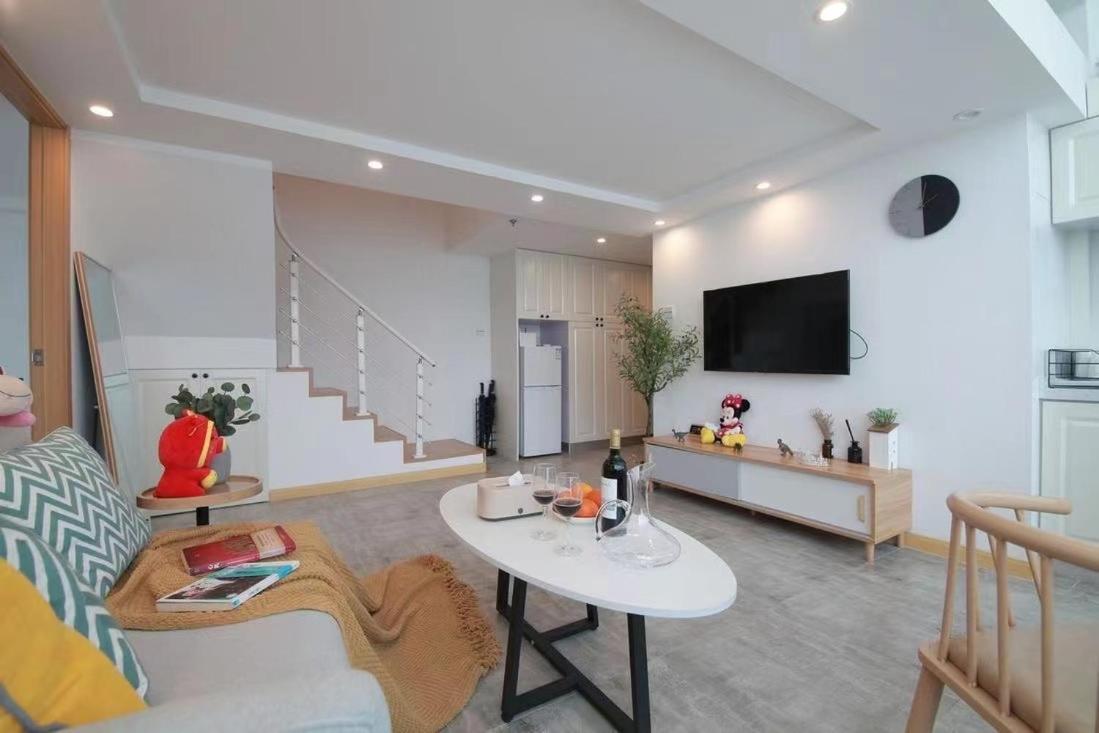 Apartment Hills & Lotus Base Near Necc & Hongqiao Railway Station Suitable For Family&business *