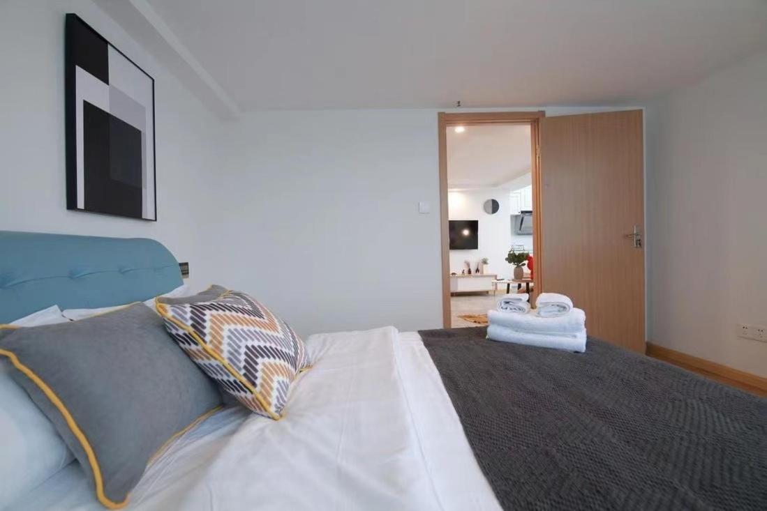 Hills & Lotus Base Near Necc & Hongqiao Railway Station Suitable For Family&business Apartment Shanghai