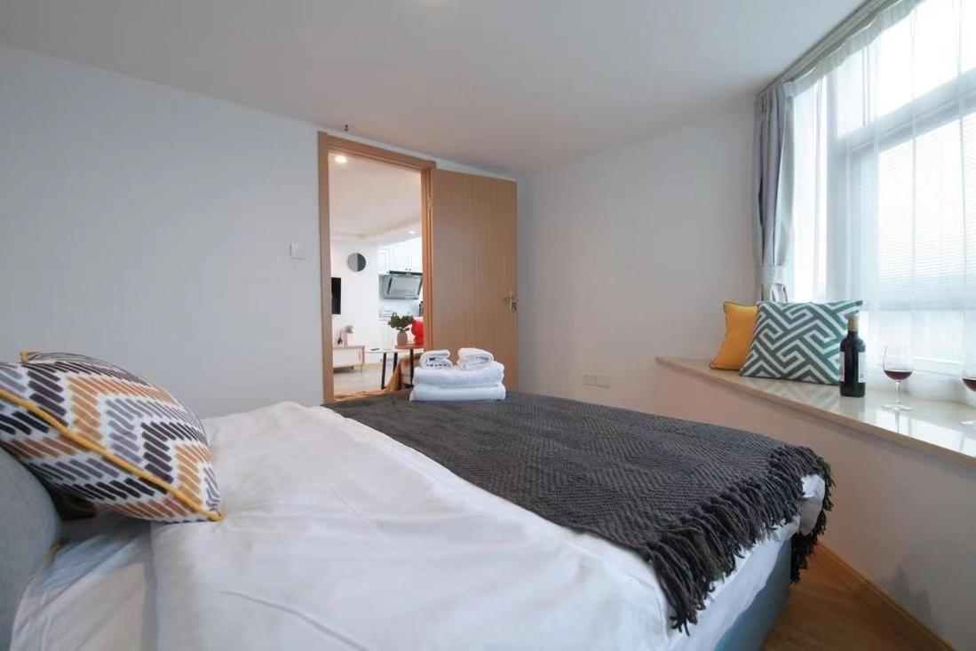 Hills & Lotus Base Near Necc & Hongqiao Railway Station Suitable For Family&business Shanghai