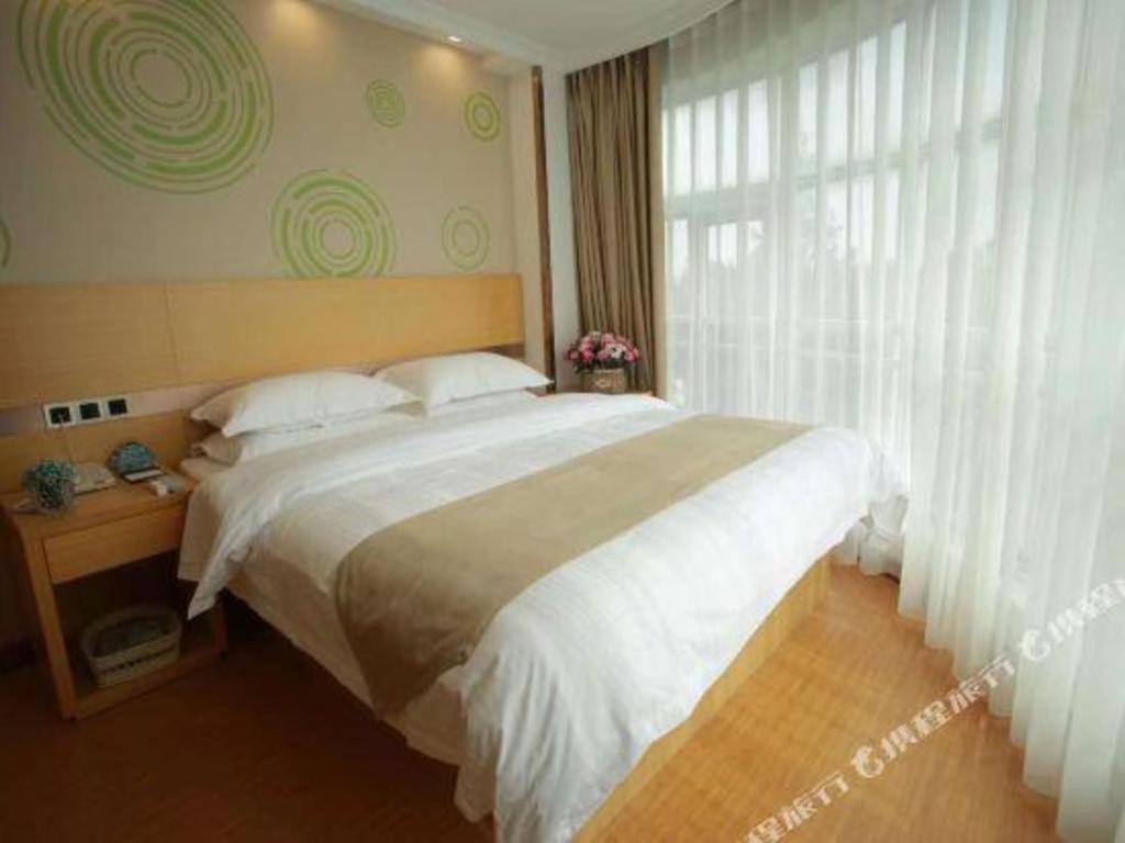Greentree National Convention And Exhibition Center Huaxiang Road Hotel 3*