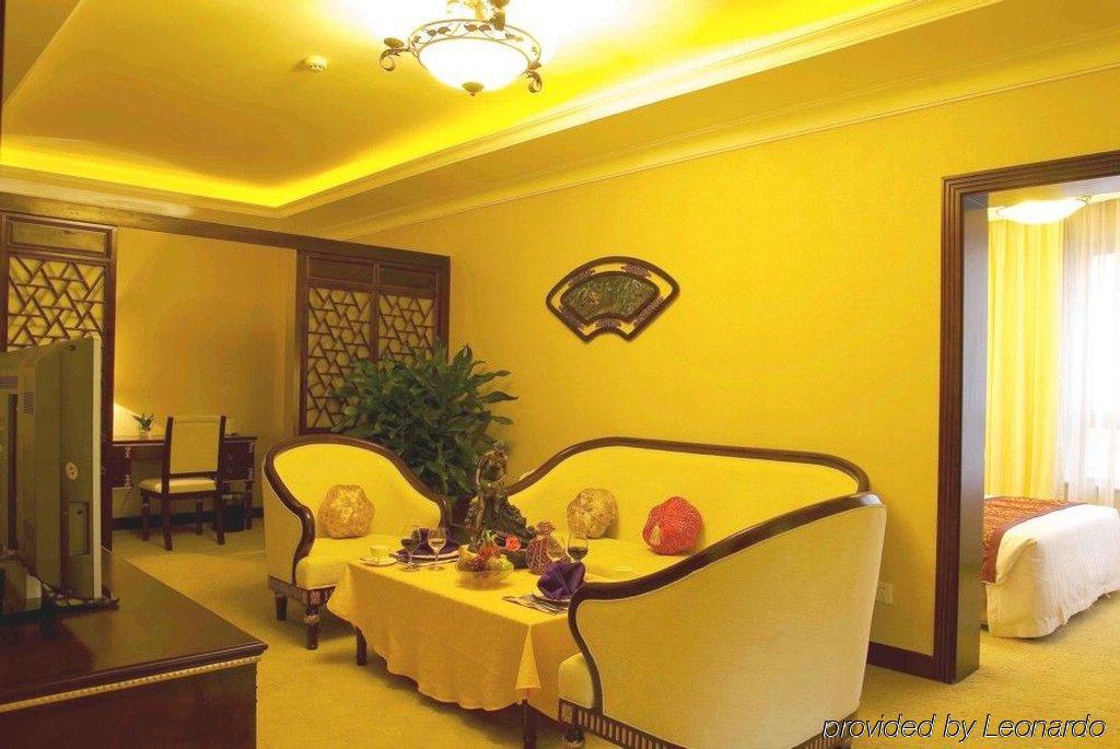 Khách sạn hẻo lánh Leading Noble & 4*