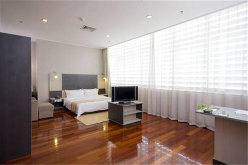 Otel The Land