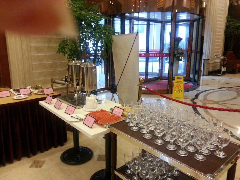 Hotel Vienna Hongqiao Airport Caobao Road