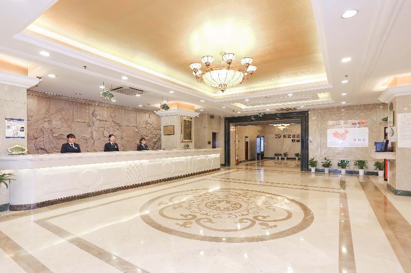 Vienna International Hongqiao Hub Caoan Road Hop 4*