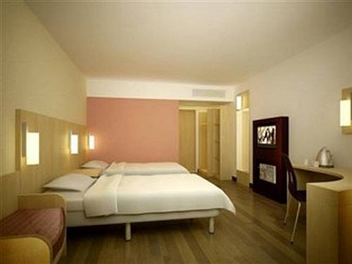 Ibis Jinshajiang Otel Şanghay