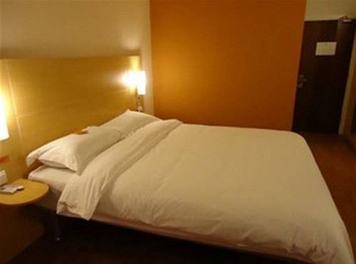 Otel Ibis Jinshajiang 4*