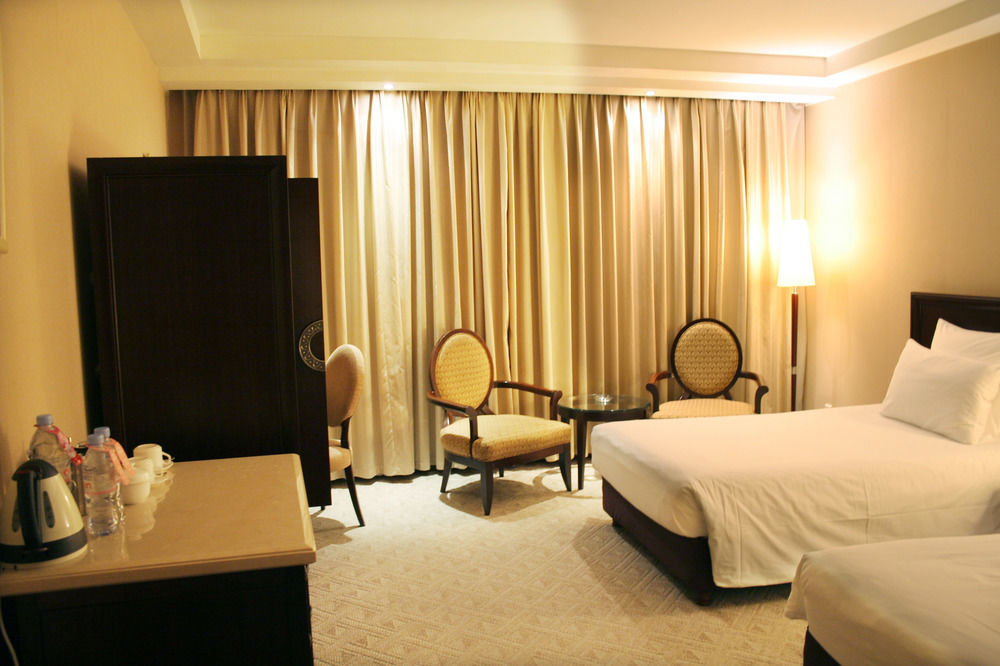 Madison Hongqiao Hotel