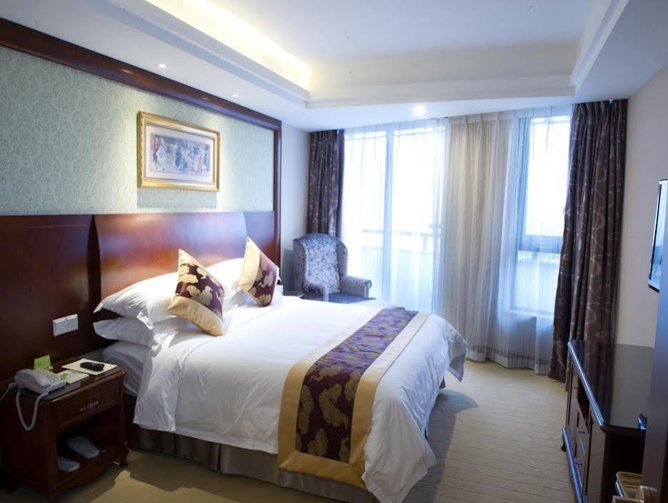 Vienna International Hongqiao Hub Caoan Road Hop Hotel