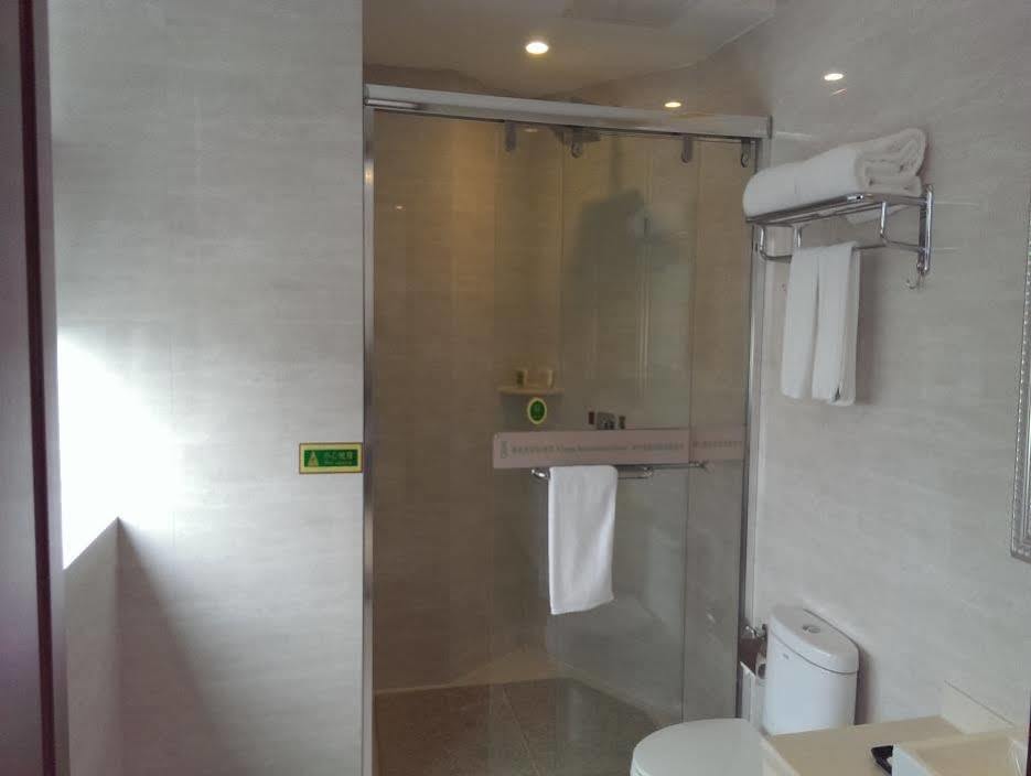 Vienna International Hongqiao Hub Caoan Road Hop