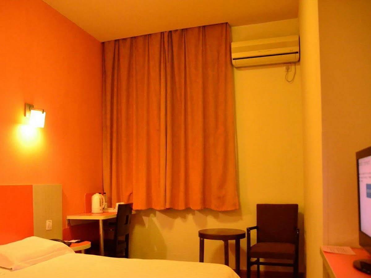 Hotel 168 Liu Zhou Road Shanghai