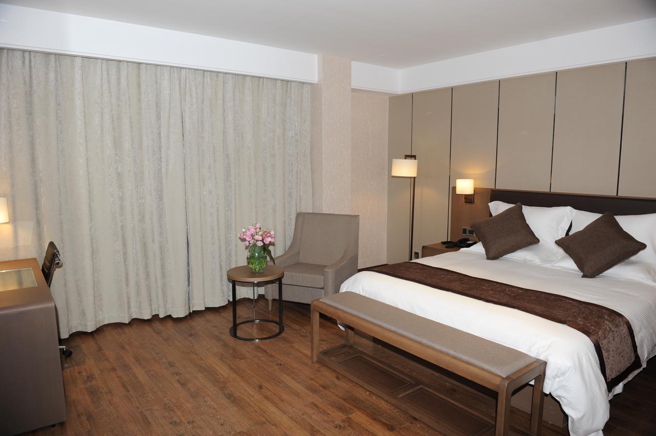 Atour X Hongqiao Airport Konggang Road 4*