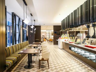 Hyatt Place Tianshan Plaza 4*